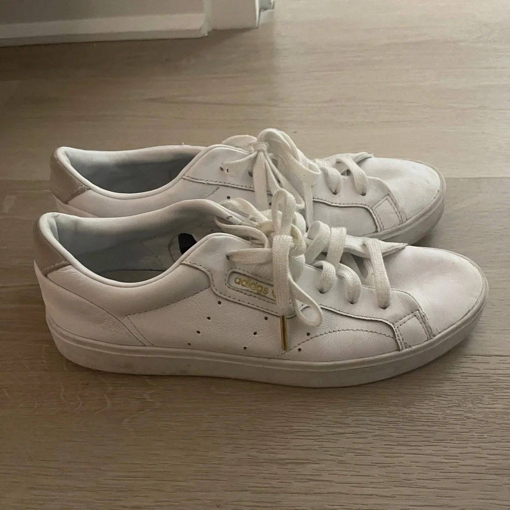 Adidas Skeek 72 Triple White Women Sneakers Sz 9 - Picture 3 of 9